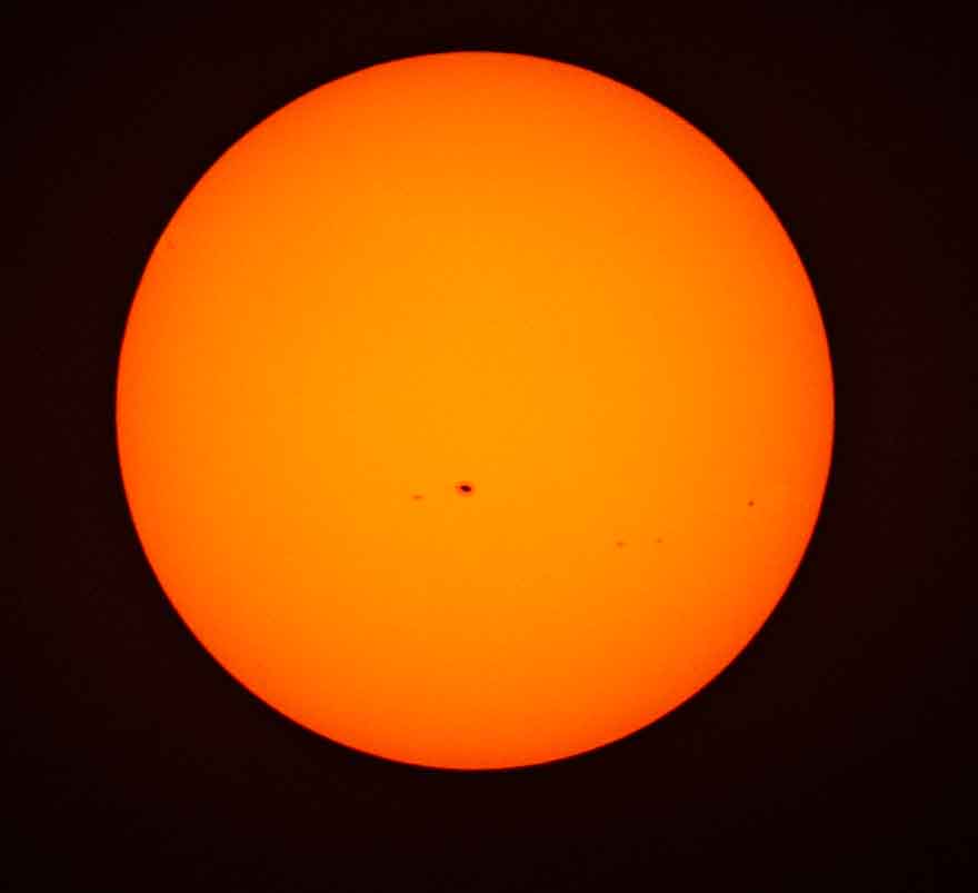 23e42.jpg The sun photographed with birdwatching scope.